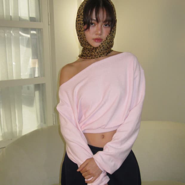 반택포) tanger 탠저 towel crop 오프숄더 맨투맨 핑크