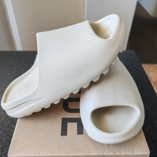 아디다스 이지 슬라이드 본