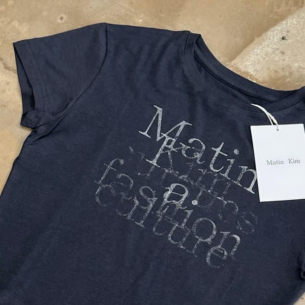 S 새상품 마뗑킴 여성용 피그먼트 로고 챠콜 크롭 반팔티