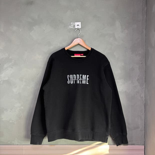 슈프림 18FW 월드 페이머스 맨투맨 블랙