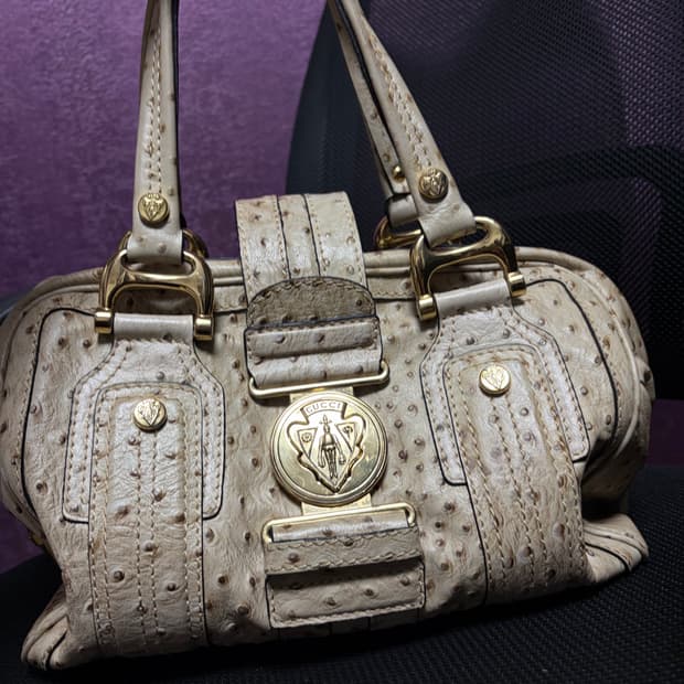 구찌 오스트리치 빈티지 숄더백 아이보리