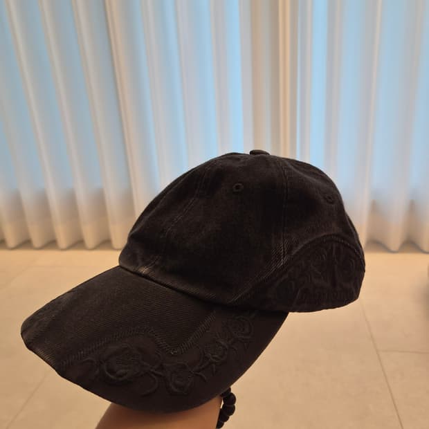 슈프림 장미자수 볼캡 블랙