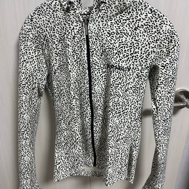 아우어솔티 후드집업