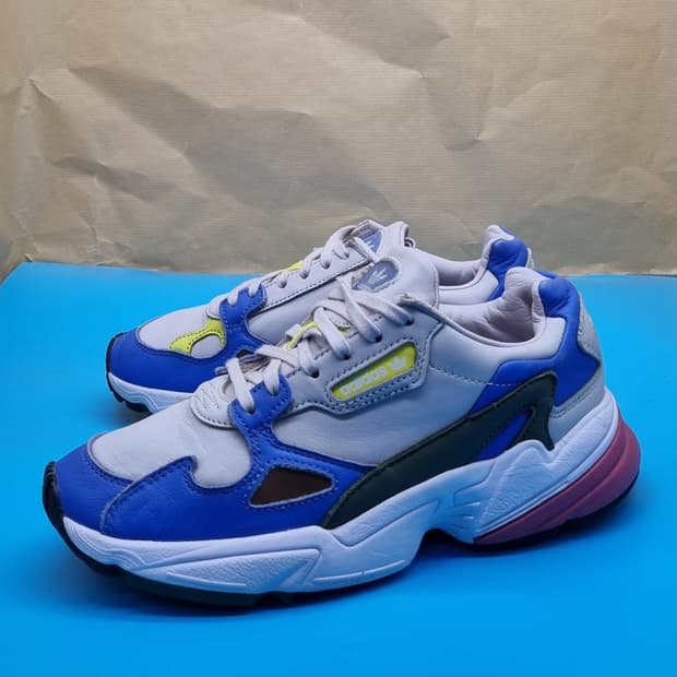 아디다스 팔콘 흰파 운동화 230