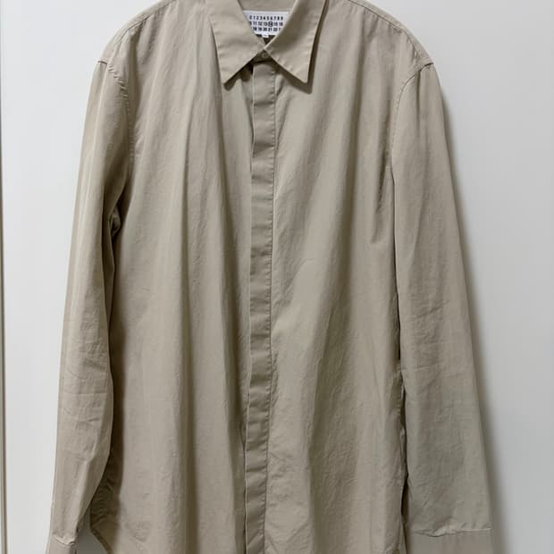 [42] 마르지엘라 히든 버튼 백스티치 셔츠