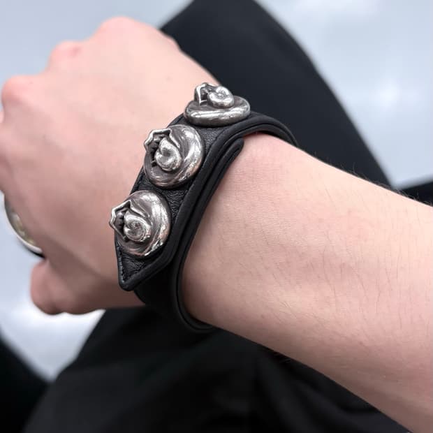 Chromehearts rolling stones leather 팔찌