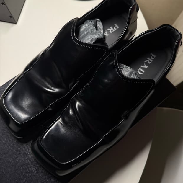 프라다 SS24 컬렉션 레이저 로퍼