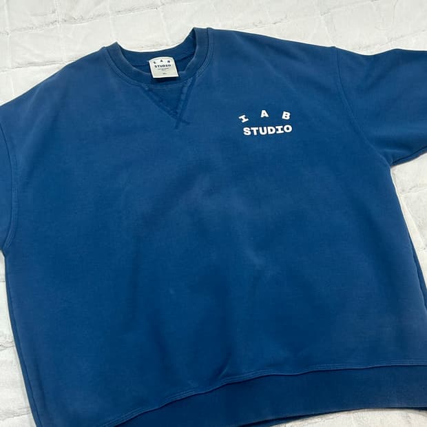 아이앱 스튜디오 헤비 숏슬리브 스웨트셔츠 네이비 - 23FW(정품) 