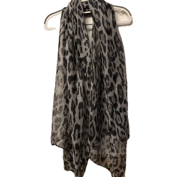Vintage Grey Leopard muffler
