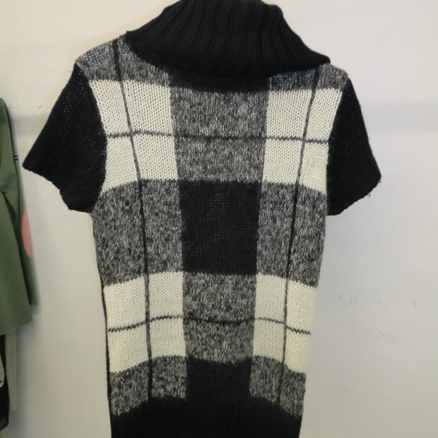Checkered pattern tutleneck neck knit