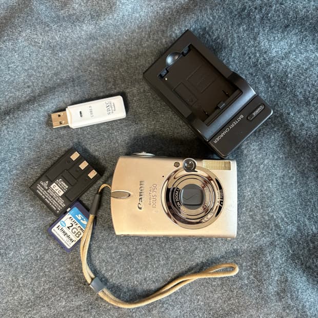 캐논 익서스750, ixus750 원희디카 판매합니다.