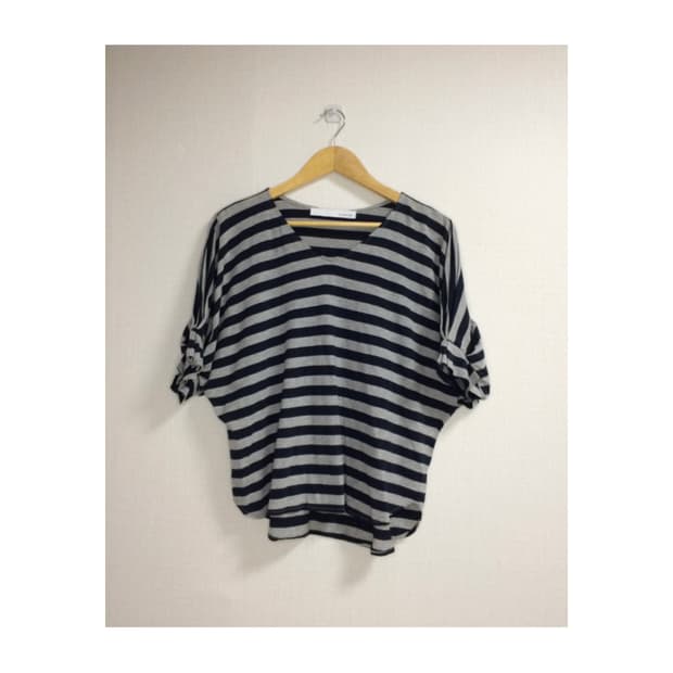 빈티지 그레이 네이비 스트라이프 탑