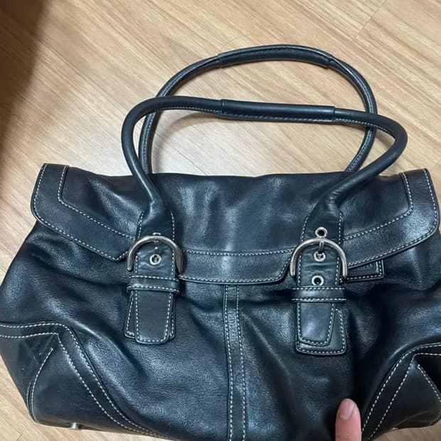 코치 블랙 레더 숄더백