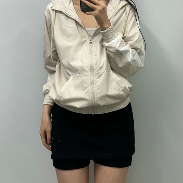 나이키 신형 아이보리 후드 바람막이 자켓