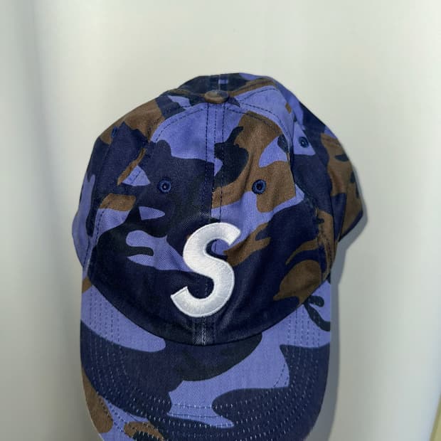 슈프림 25SS 볼캡 피그먼트 코티드 S 로고 블루 카모