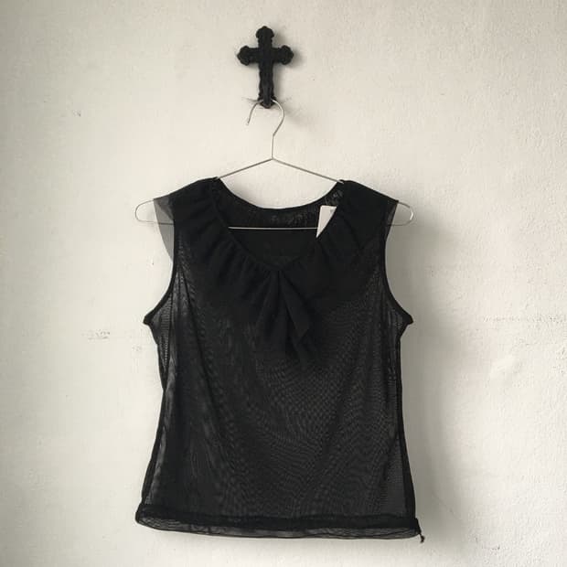 Frill point mesh sleeveless