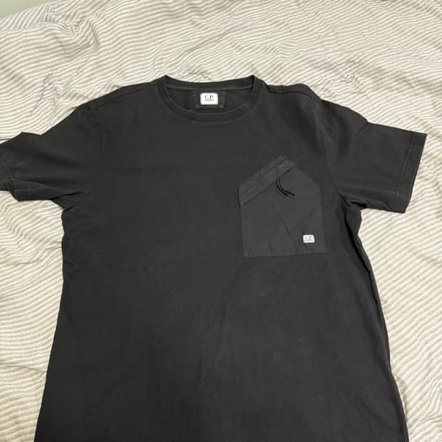 C.P컴퍼니 포켓 반팔 티셔츠 블랙(L)