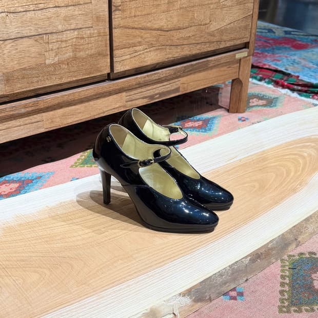 샤넬 블랙 레더 페이던트 금장 cc 로고 메리제인 펌프스