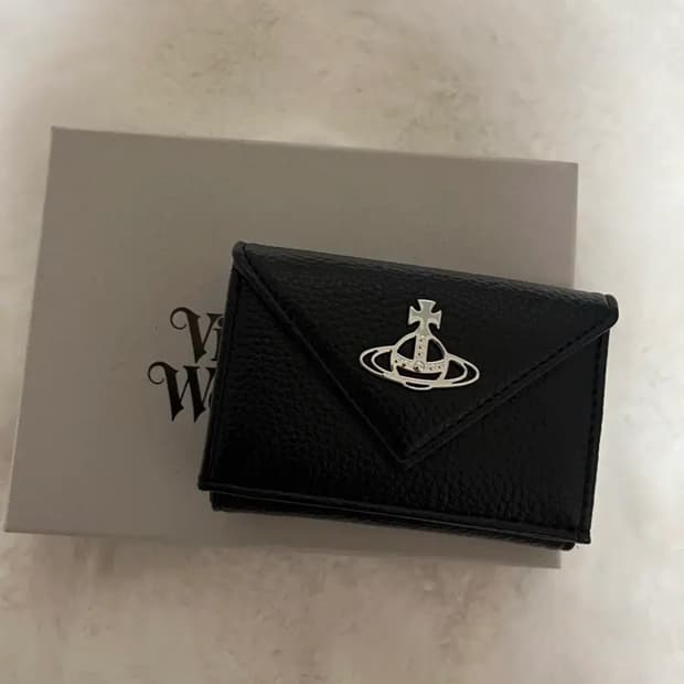 비비안웨스트우드 그레인 엔벨롭 반지갑
