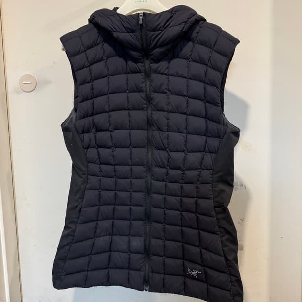 아크테릭스 여성 구스 다운 베스트