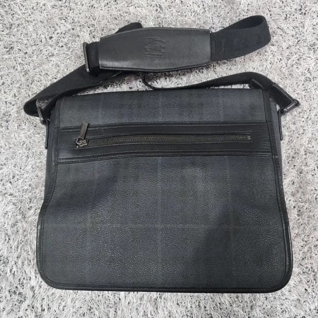 버버리 체크 PVC 크로스백