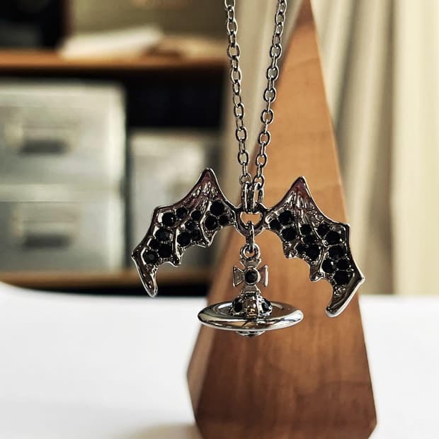 비비안웨스트우드 박쥐 목걸이