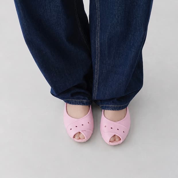 Vintage crocs lady slip on bubble gum
