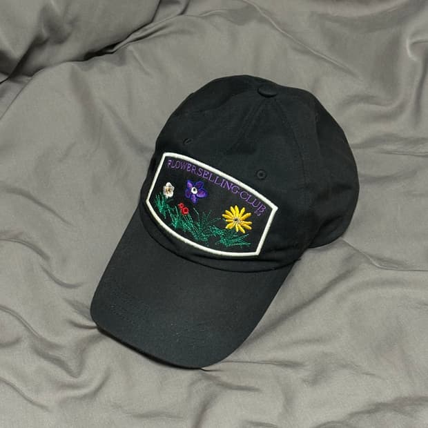 더콜디스트모먼트 모자