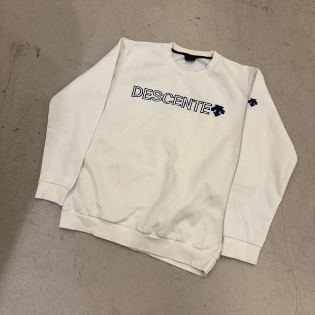 데상트 빅로고 맨투맨