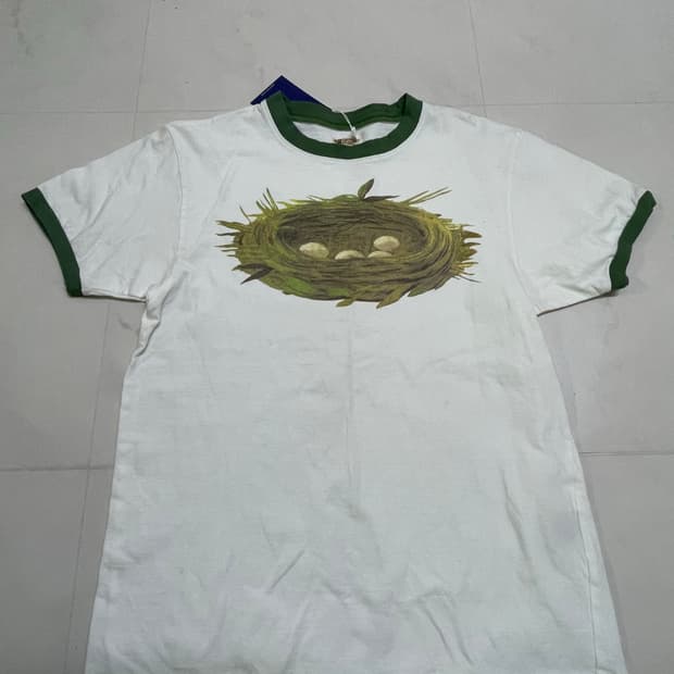 캐피탈 그래픽 티셔츠