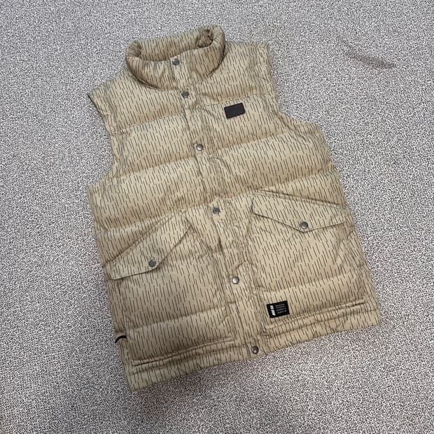 나이키 패턴 패딩 조끼 베이지