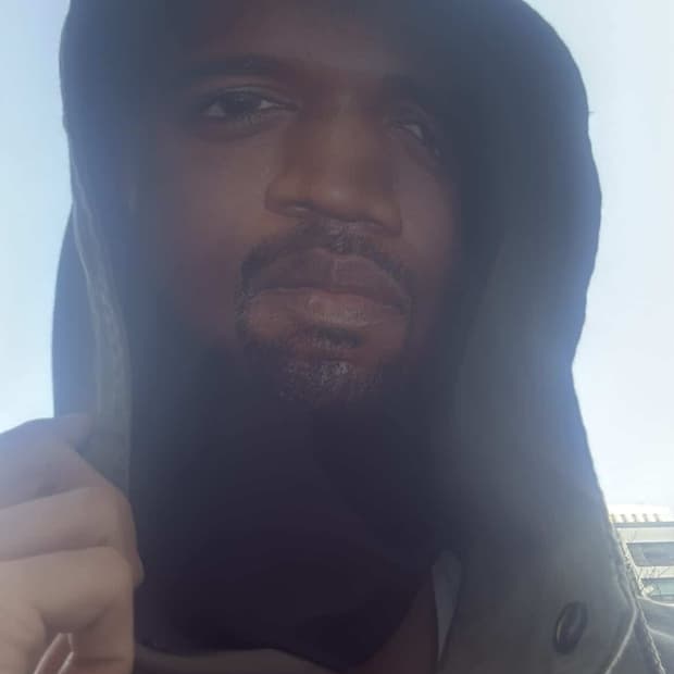 칸예 복면 팝니다