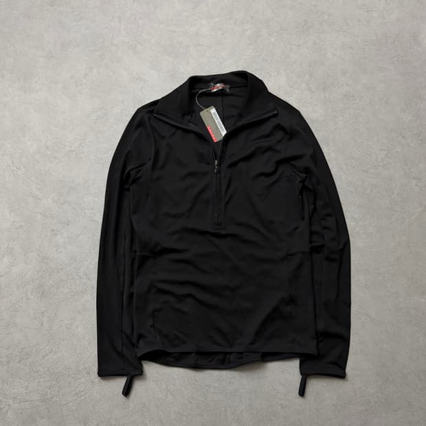 프라다 스포츠 하프집업 하이넥 탑