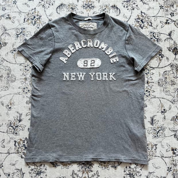 아베크롬비 스펠아웃 로고 티셔츠