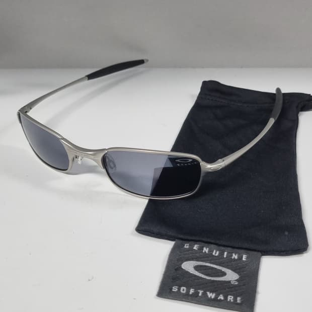 오클리 스퀘어와이어 2.0 스프링 실버