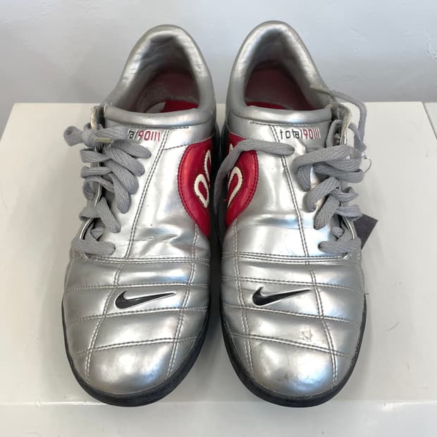 [280] 2004 나이키 토탈 90 메탈릭 실버 풋볼 스니커즈