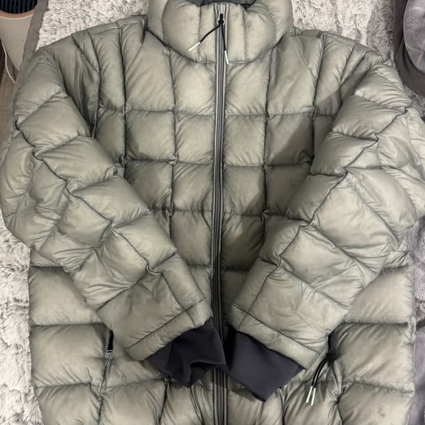999휴머니티 그레이 패딩 