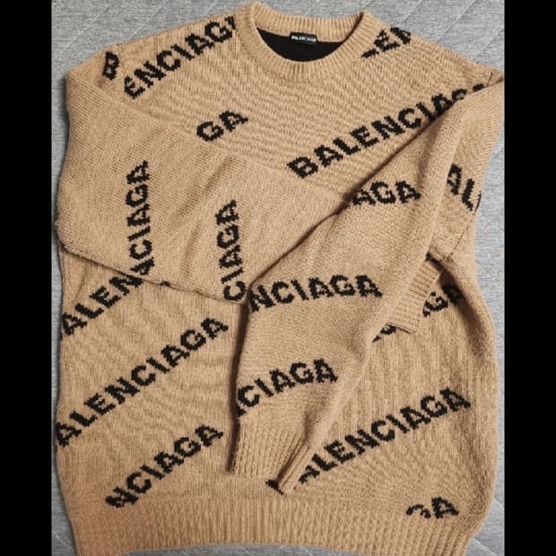 발렌시아가 멀티 로고 니트