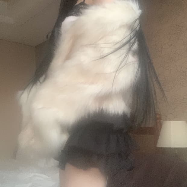 스젠 퍼자켓 Rokina Eco Fur Jacket (White) 애즈온