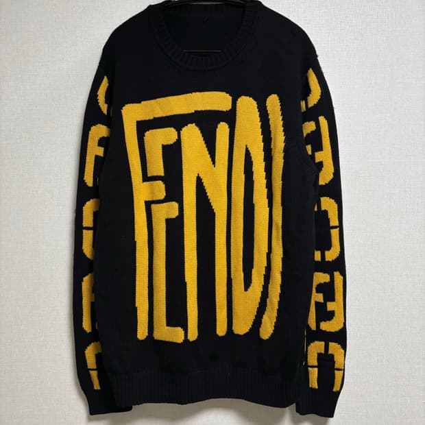 FENDI 오버사이즈 로고 니트 스웨터
