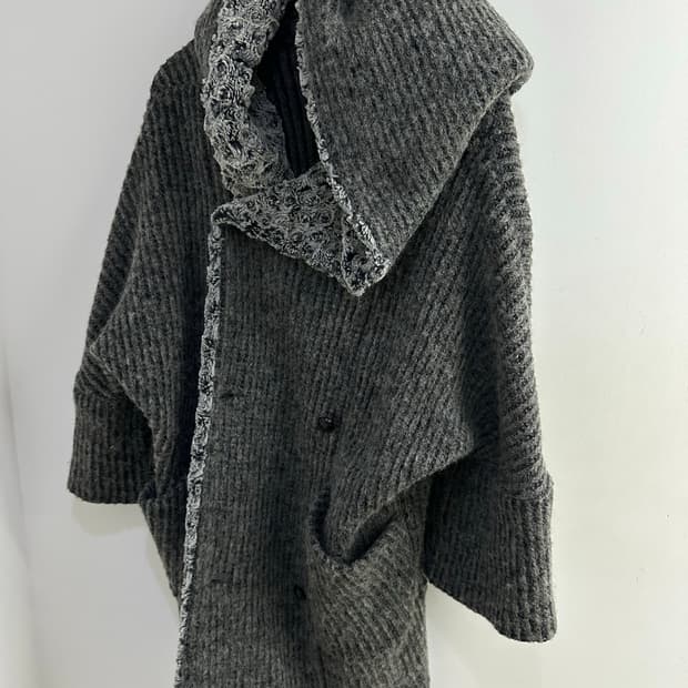 비대칭 사선 단추 후디코트