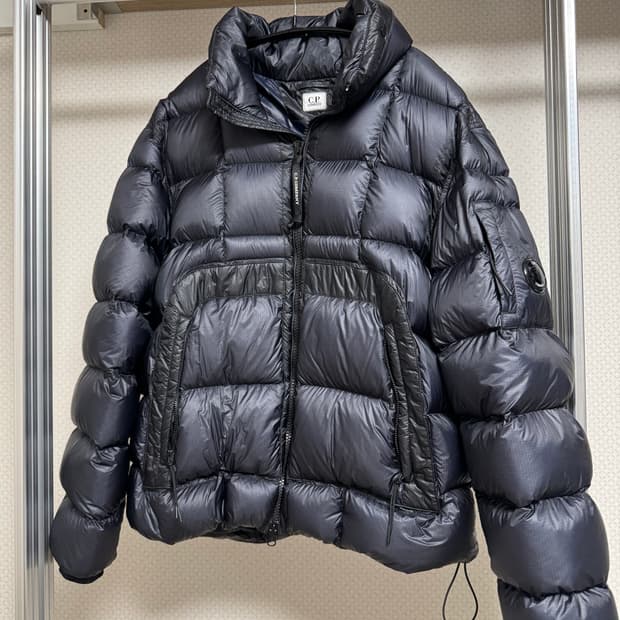 cp컴퍼니 디디쉘 다운자켓 24fw 이클립스블루 XL