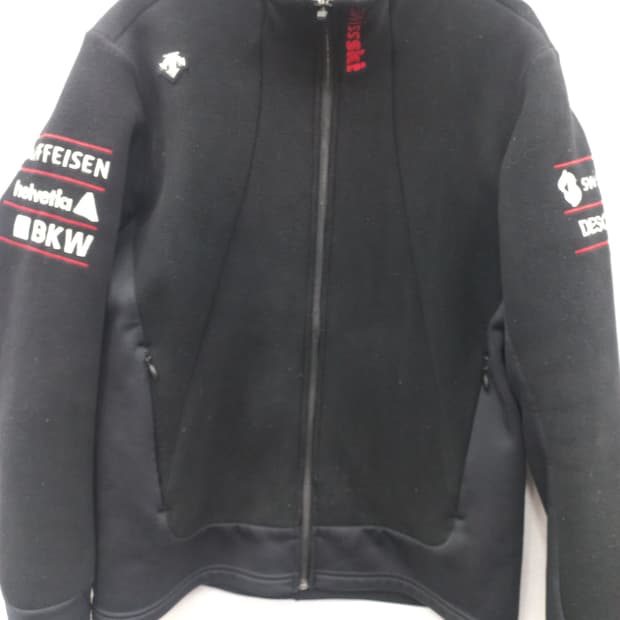 데상트 스위스 스키팀 플리스 집업 100