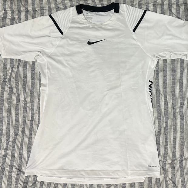 [L] 나이키 프로 에어로어댑트 슬림핏 화이트 축구 농구 헬스