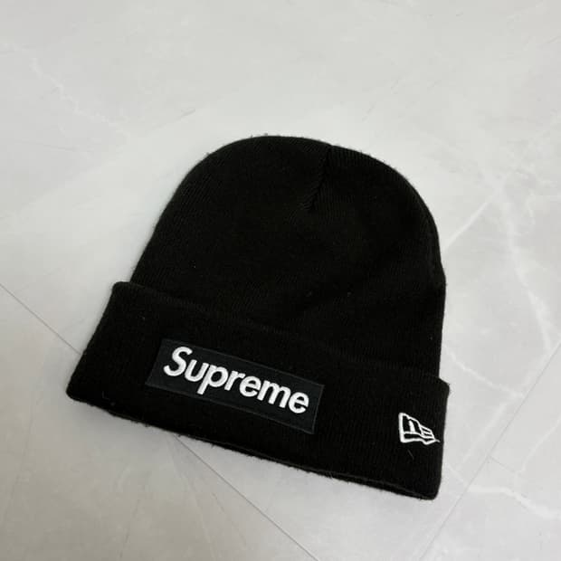 슈프림 뉴에라 비니