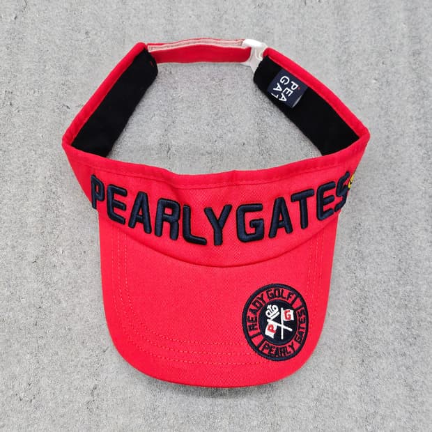 매력적인 레드 색상의 파리게이츠 골프 썬캡