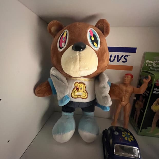 칸예웨스트 graduation 3집 곰인형