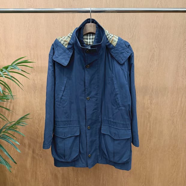 버버리 후드 코트 베이지 체크 안감 배색 드로우 스트링 레귤러핏 네이비