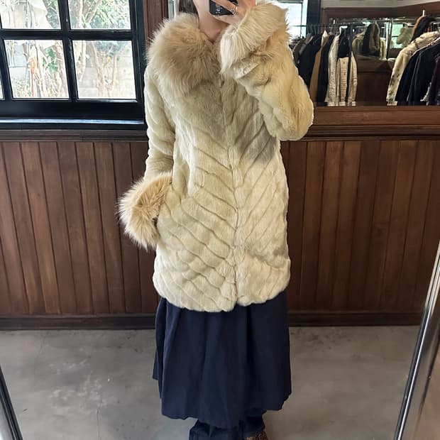 RIENDA cream faux fur jacket