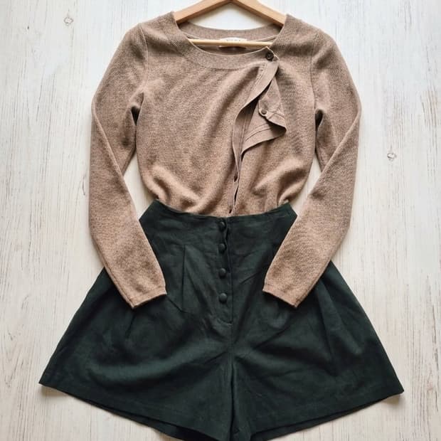 Rare closet 핏 예쁜 A라인 콩단추 핀턱 반바지